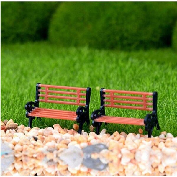 Zonster Miniatur-Gartenbank aus ABS und orangefarbenem und schwarzem Metall, 2,8 x 1,5 x 1,9 cm