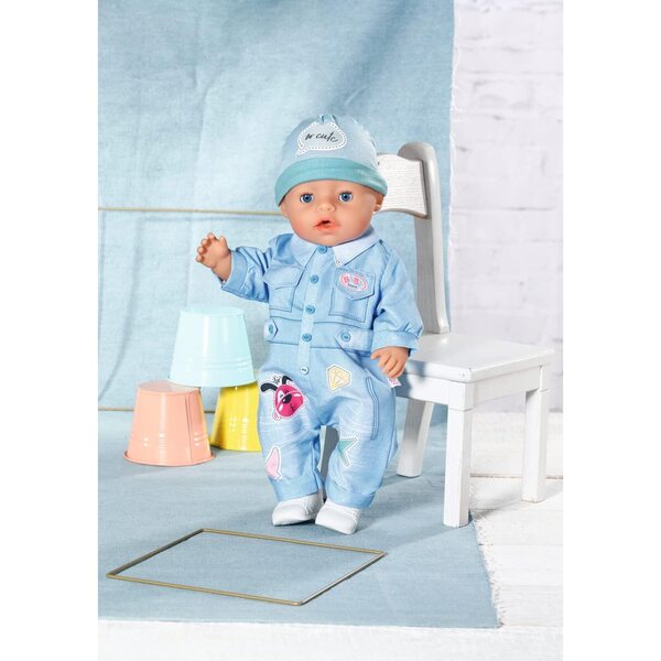 BABY born Deluxe Jeans Overall 43cm con berretto e Scarpe per Bambole - Set Completo