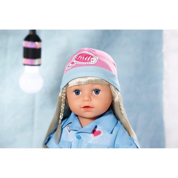 BABY Born Deluxe Jeans Dress 43 cm con leggings, cappello e scarpe - Set di vestiti per bambole