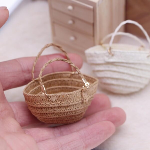 Borsa di paglia in miniatura fatta a mano con 2 borse, realizzata con materiali naturali di una casa delle bambole