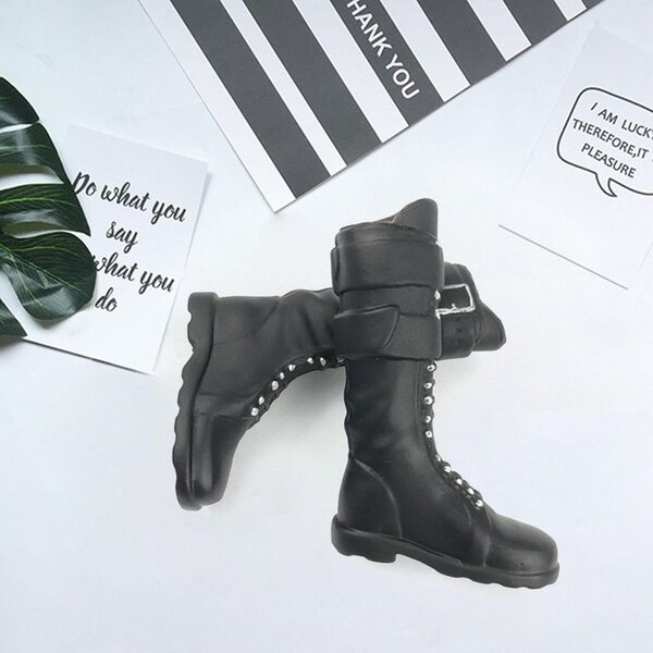 1:6 Miniatur-Langstiefel für 30-cm-Puppen und Modelle – realistisch und detailliert