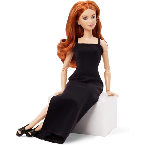 Barbie Basics Modell 4 mit universellem schwarzem Kleid, roten Haaren und beweglichem Körper