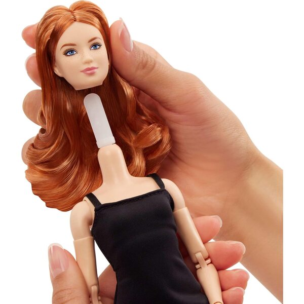 Barbie Basics Modell 4 mit universellem schwarzem Kleid, roten Haaren und beweglichem Körper