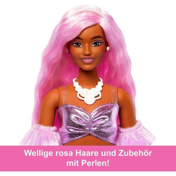 Barbie Deluxe Style mit Barbiecore Outfit, rosa Haaren und glamourösen Accessoires