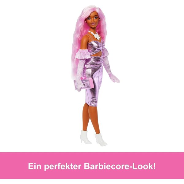 Barbie Deluxe Style mit Barbiecore Outfit, rosa Haaren und glamourösen Accessoires