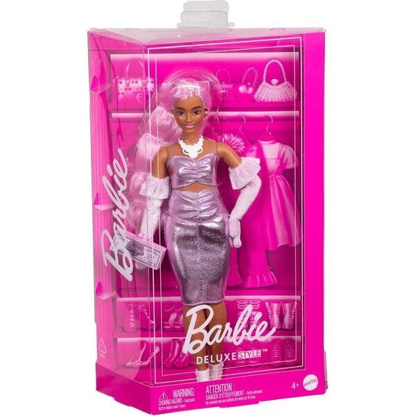 Barbie Deluxe Style mit Barbiecore Outfit, rosa Haaren und glamourösen Accessoires