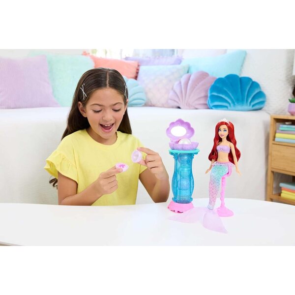 Mattel Disney Princess Arielle Pupa mit Schminktisch und 5 Pop-up-Überraschungen