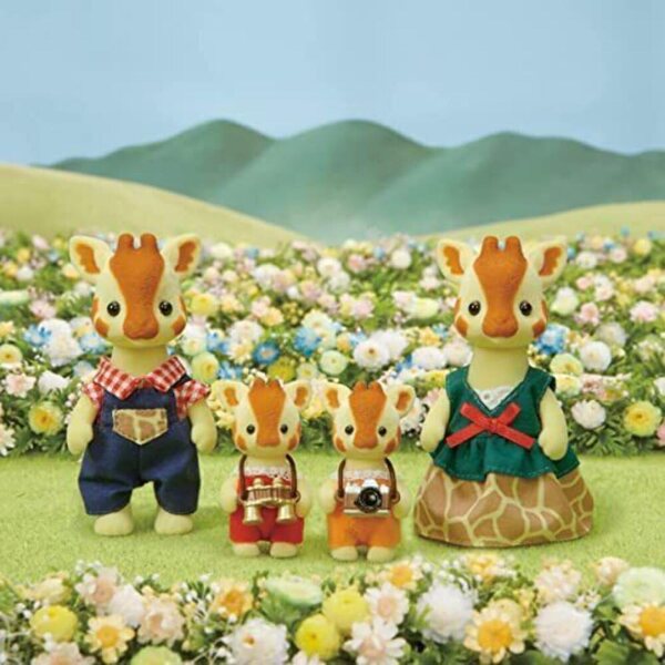 Sylvanian Families 5639 Giraffen Familie – Set mit 4 Figuren für Kinder ab 3+ Jahren