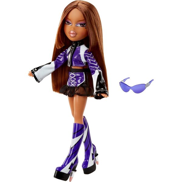 Bratz Scorchin' Yasmin: Modepuppe mit Rennoutfit und glamourösen Accessoires