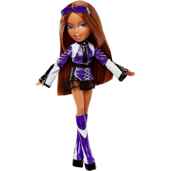 Bratz Scorchin' Yasmin: Modepuppe mit Rennoutfit und glamourösen Accessoires