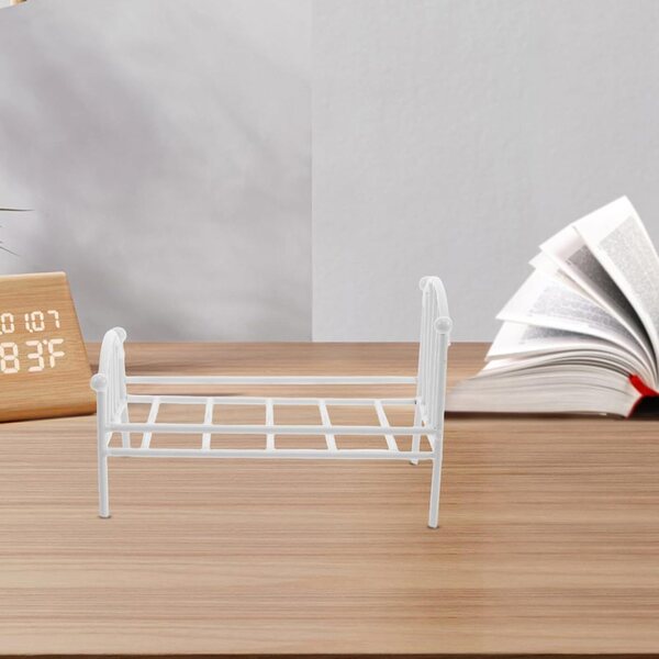 Letto in Ferro Miniatura Bianco per Casa delle Bambole, Mobili Decorativi Compatti