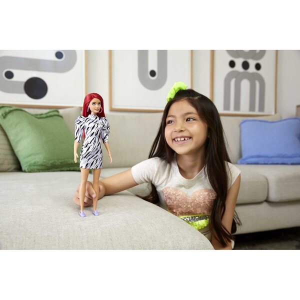 Barbie Fashionistas mit kurzen roten Haaren und Accessoires, Spielzeug für Kinder von 3–8 Jahren
