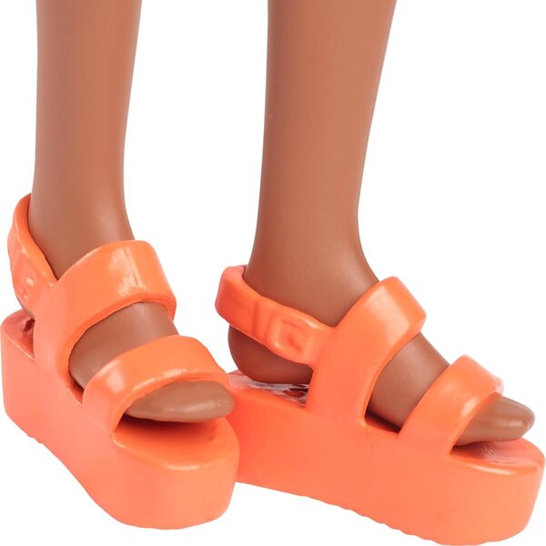 Barbie Fashionistas mit orange kariertem Kleid und rosa Accessoires – Kollektion 2024
