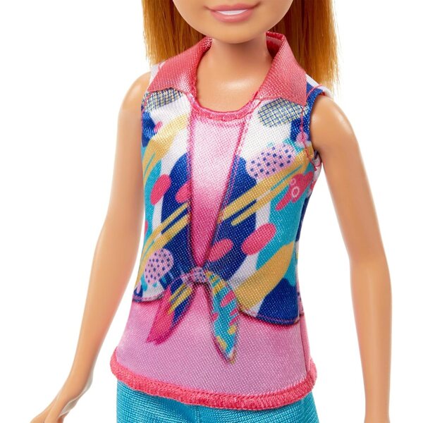 Barbie und Schwester Stacie Set mit Sommeraccessoires, Spielzeug für Kinder ab 3 Jahren