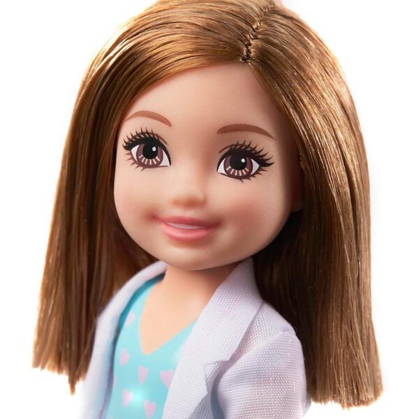 Barbie Chelsea Pupa Doctor 15 cm mit medizinischem Zubehör und Teddybär, Spiel für Kinder ab 3 Jahren