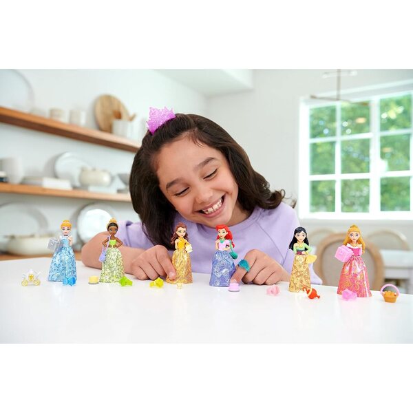 Mattel Disney Princess Party Edition Color Reveal con 6 Sorprese per Bambini 3+