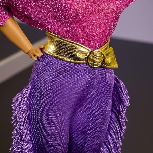 Barbie-Hommage an Debbie Allen mit beweglichem Körper und von Fame inspiriertem Outfit