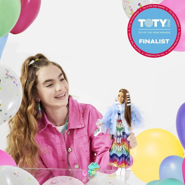 Barbie Extra mit Regenbogenkleid, blauer Jacke und Krokodil – Modepuppen ab 3 Jahren