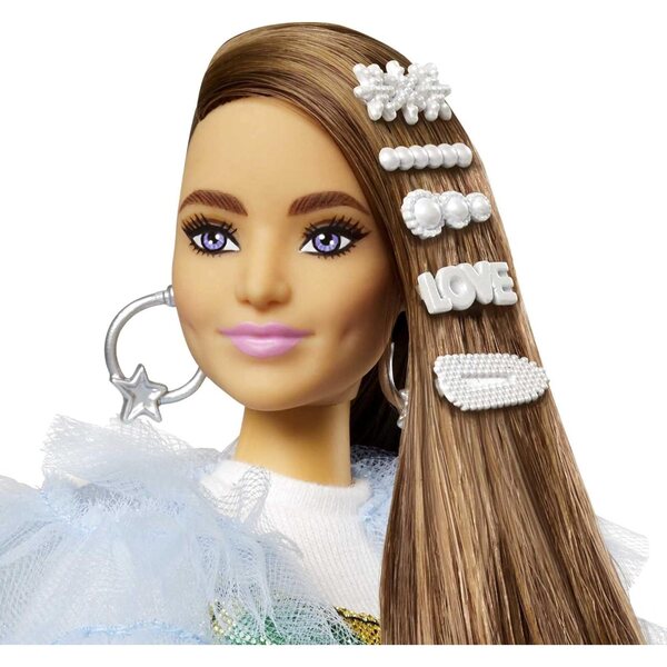 Barbie Extra mit Regenbogenkleid, blauer Jacke und Krokodil – Modepuppen ab 3 Jahren