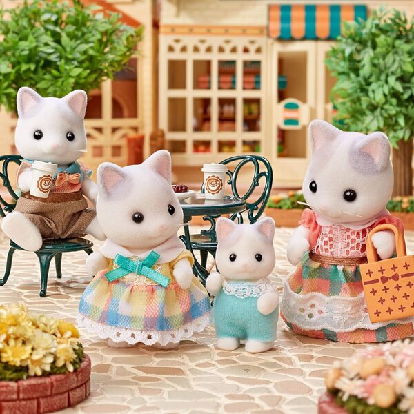 Sylvanian Families – Milchkatzenfamilie mit Zubehör und beweglichen Figuren