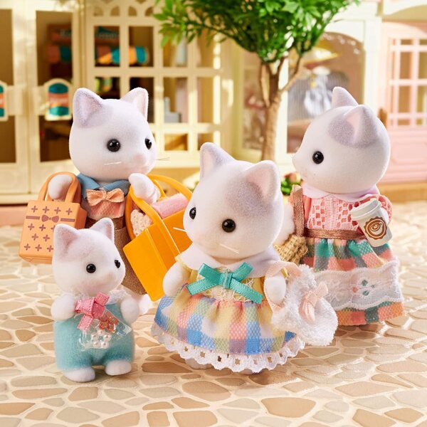 Sylvanian Families – Milchkatzenfamilie mit Zubehör und beweglichen Figuren