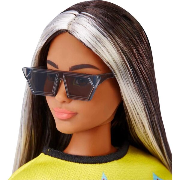 Barbie Fashionistas mit langen Haaren und Streifen, trendigem Kleid und coolen Accessoires