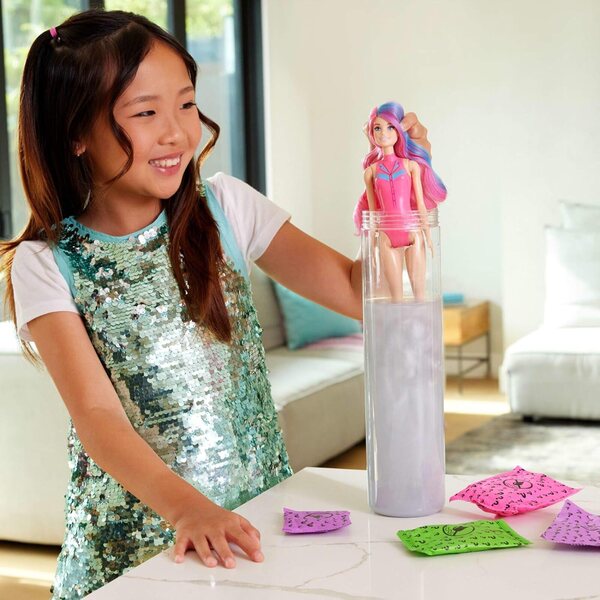 Barbie Color Reveal Disco Star mit 6 Überraschungen und metallischen Farbwechseln