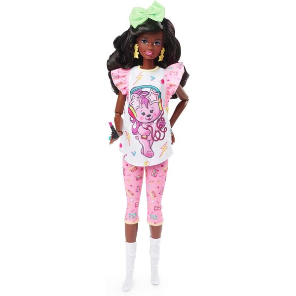 Barbie Rewind: 80er-Jahre-Puppe mit Pyjama, Fernseher, Popcorn und Vintage-Telefon