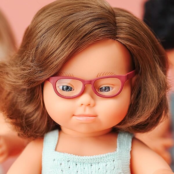 Miniland Poupée 38cm con Sindrome di Down e Occhiali, Made in Spain, Collezione My Friends & Me