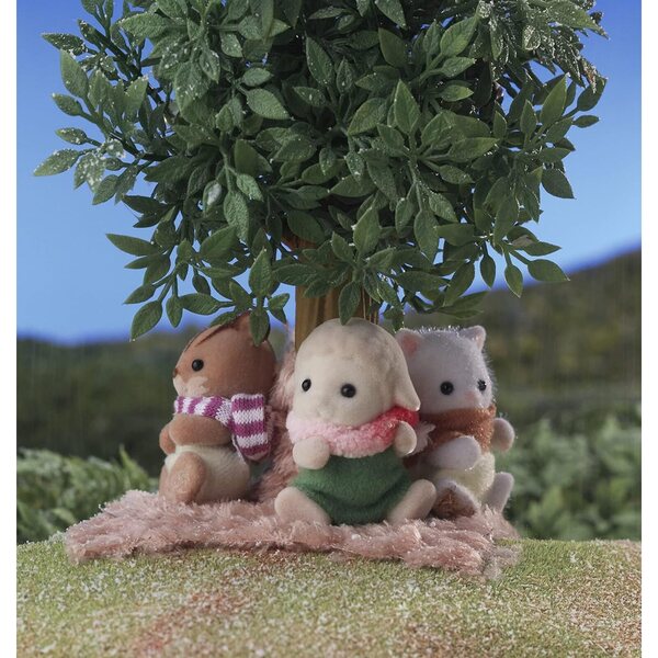 Sylvanian Families Baby Sheep Emma Dale с шапка и раница - игра за деца