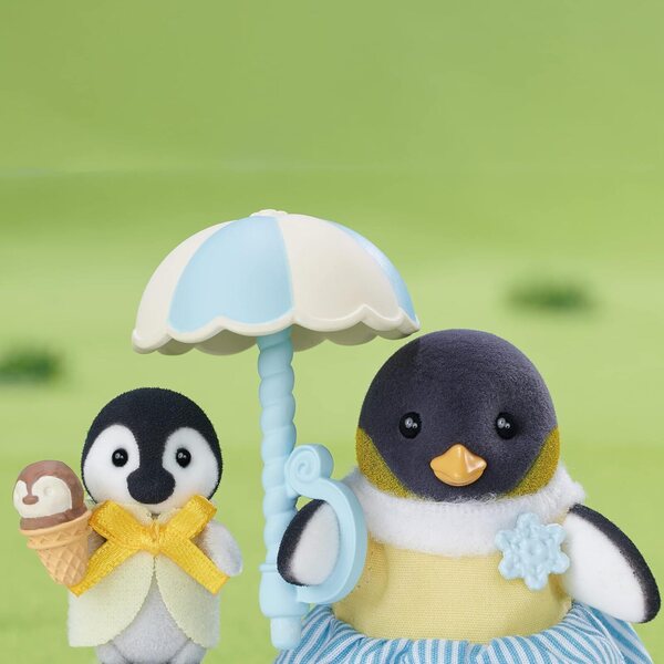 Sylvanian Families 5694 Pinguinfamilie mit Ständer und 4 beweglichen Figuren