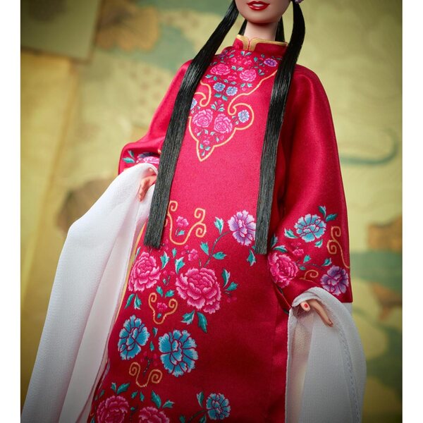 Barbie Lunar New Year in Abito Tradizionale Rosso con Motivo Peonia Peking-Oper