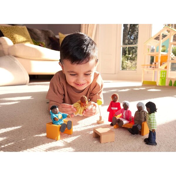 Hape Bambolefamilie 6 Teile dunkle Haut Lernspiel für Kinder ab 3 Jahren