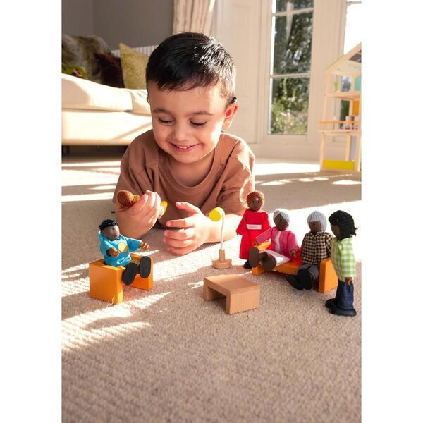 Hape Bambolefamilie 6 Teile dunkle Haut Lernspiel für Kinder ab 3 Jahren