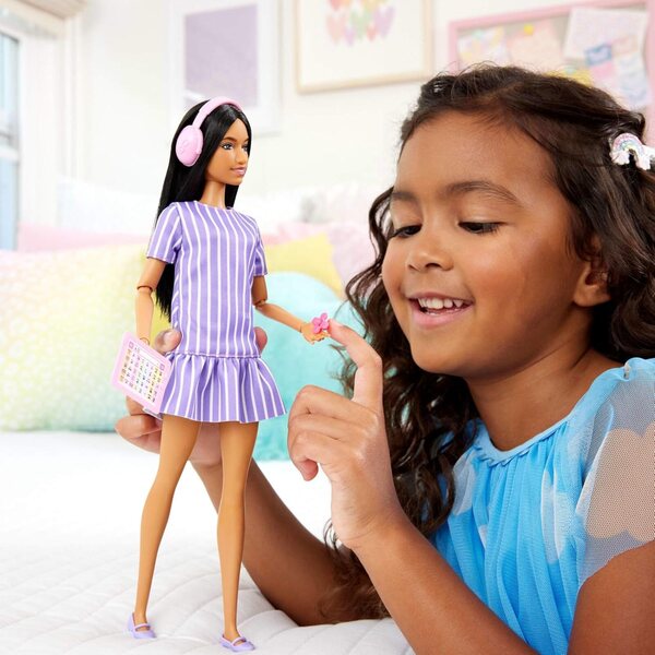 Barbie Fashionistas Autistic Barbie mit lavendelfarbenem Kleid und Accessoires inklusive