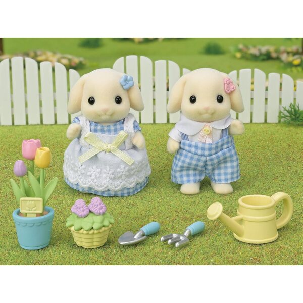 Sylvanian Families Gartenset mit Kaninchenfiguren und Zubehör für Kinder