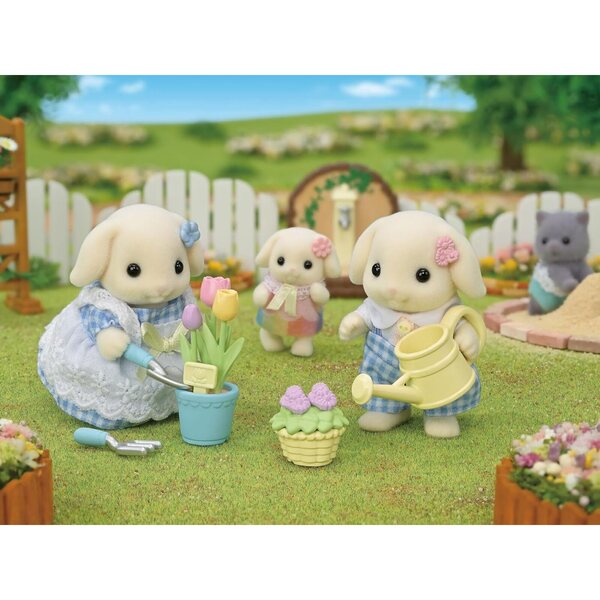 Sylvanian Families Gartenset mit Kaninchenfiguren und Zubehör für Kinder