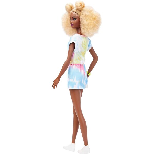 Barbie Fashionistas #180 mit Afro Blonde, Batikanzug und Modeaccessoires für Kinder 3-8 Jahre