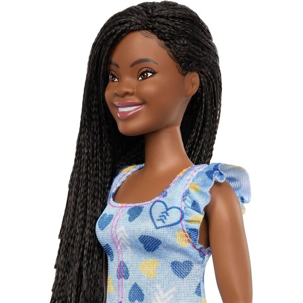 Barbie Fashionistas mit Down-Syndrom im Herzkleid, inklusive und farbenfroh