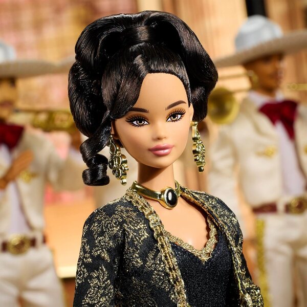 Barbie Juan Gabriel in eleganter schwarz-goldener Jacke mit goldenen Accessoires