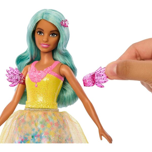 Barbie Teresa magica con capelli mossi e accessori fiabeschi per bimbi 3+ anni
