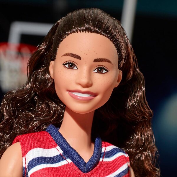Barbie Sue Bird mit Uniform Nr. 10 und Basketballzubehör – Sammleredition