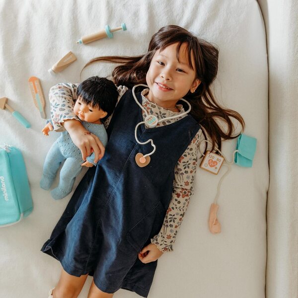 Miniland Babypuppe Asiatica 38cm con Braccia e Gambe Mobili per Bambini