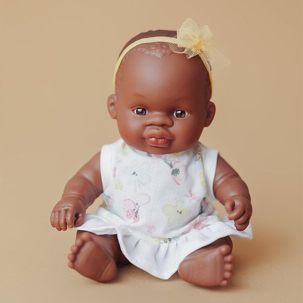 Miniland Bambola Africana 21cm, My Friends & Me, Made in Spain, Anatomica e Profumata alla Vaniglia