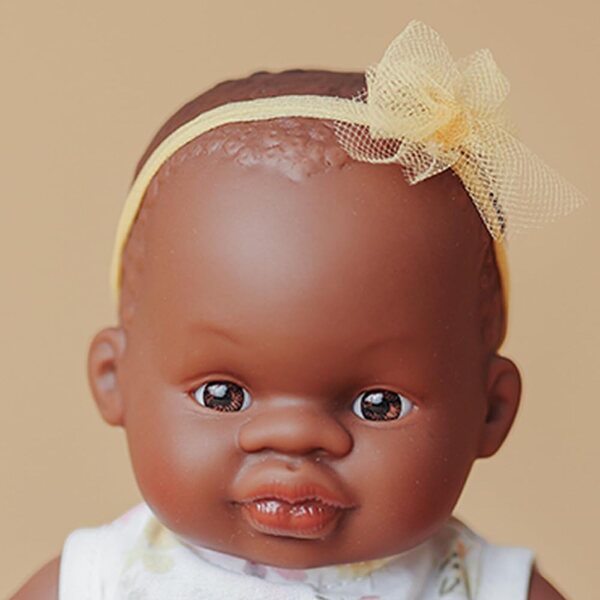 Miniland Bambola Africana 21cm, My Friends & Me, Made in Spain, Anatomica e Profumata alla Vaniglia