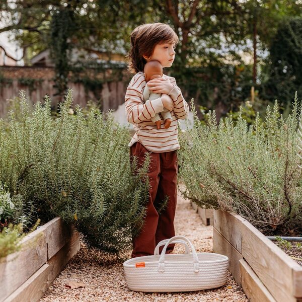 Grüner Miniland-Strickpyjama für 32-cm-Puppen aus umweltfreundlichen Recyclingfasern
