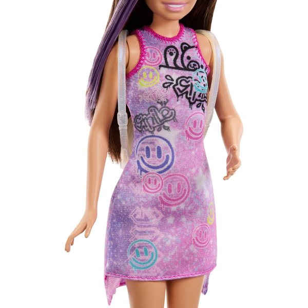 Barbie Skipper-Puppe mit buntem Kleid, Turnschuhen und Rucksack