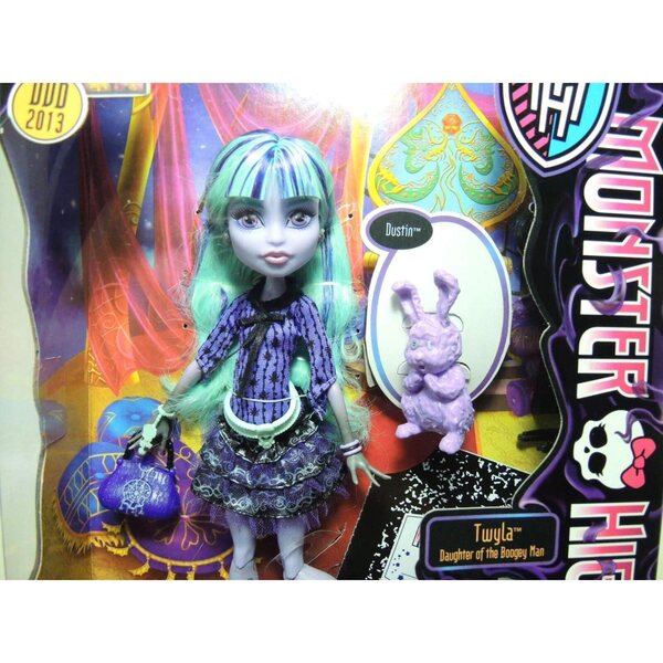 Monster High Twyla Doll figlia del Boogey Man con accessori e manto nero-viola