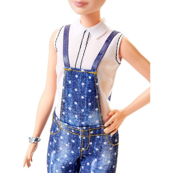 Barbie Fashionistas mit Irokesenkleid und Latzhose, Zierlich-Body und schwarzen Stiefeln
