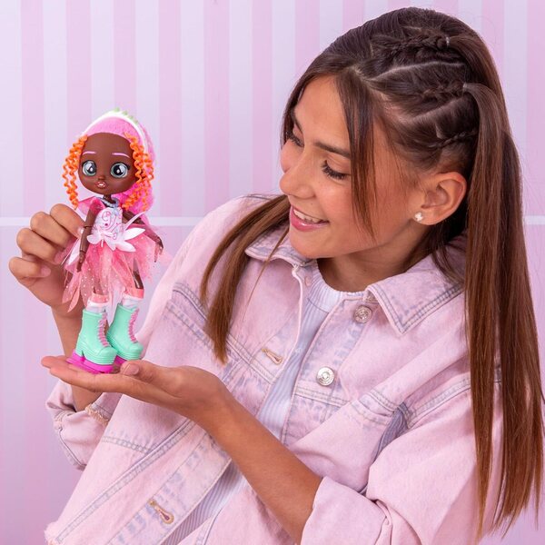 BFF BY CRY BABIES S3 Daphne – Modepuppe mit 9 Accessoires und 15 cm langen Haaren